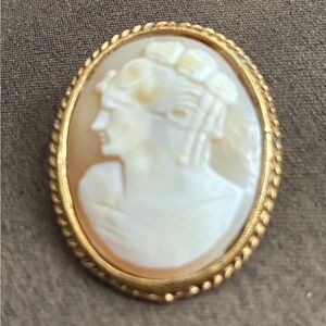 Vintage Gold and Cream Cameo Brooch